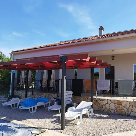 With Pool Kristal שיבניק