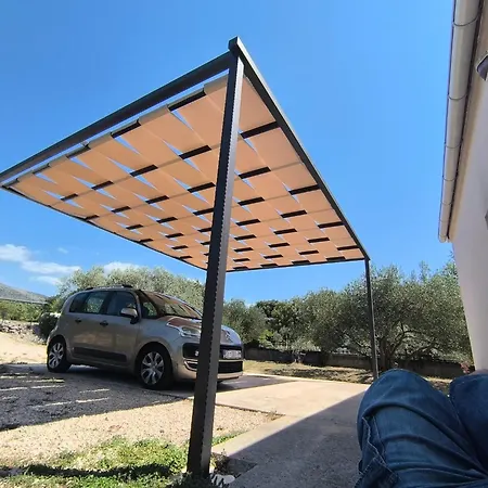 With Pool Kristal בית נופש שיבניק