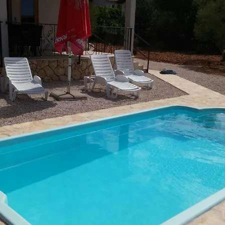 With Pool Kristal בית נופש *