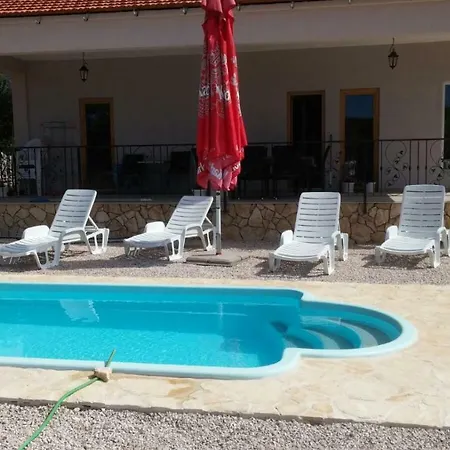 בית נופש With Pool Kristal