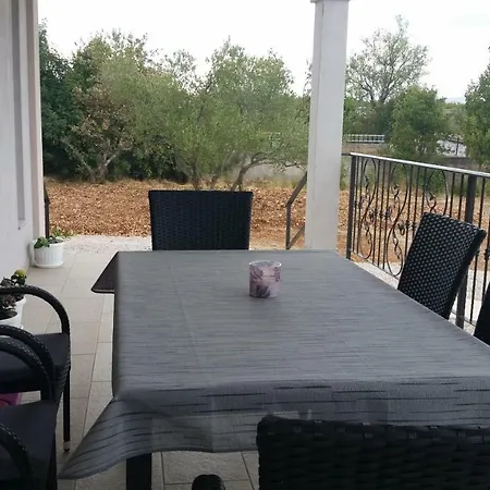 With Pool Kristal שיבניק