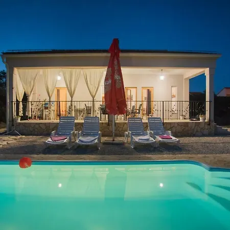 Feriehus With Pool Kristal Šibenik