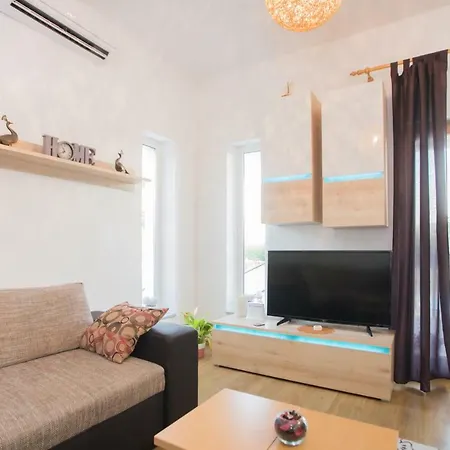 With Pool Kristal * שיבניק