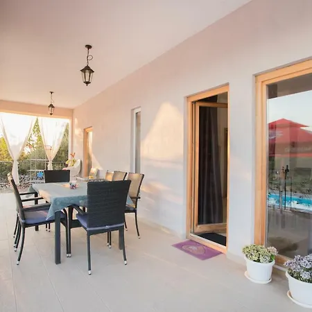 With Pool Kristal Ferienhaus Šibenik