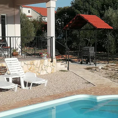 With Pool Kristal Feriehus Šibenik