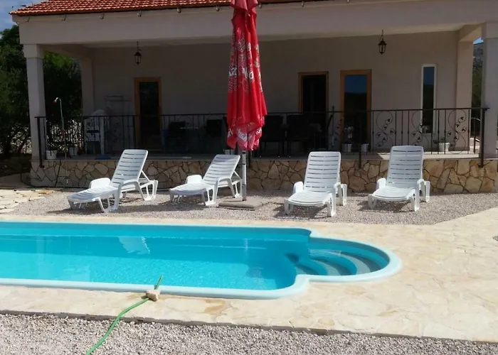 Ferienhaus With Pool Kristal