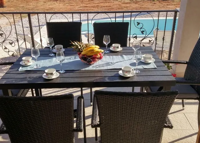 Ferienhaus With Pool Kristal *