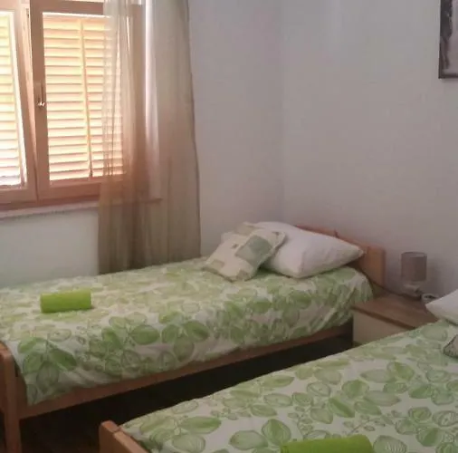 Feriehus With Pool Kristal *