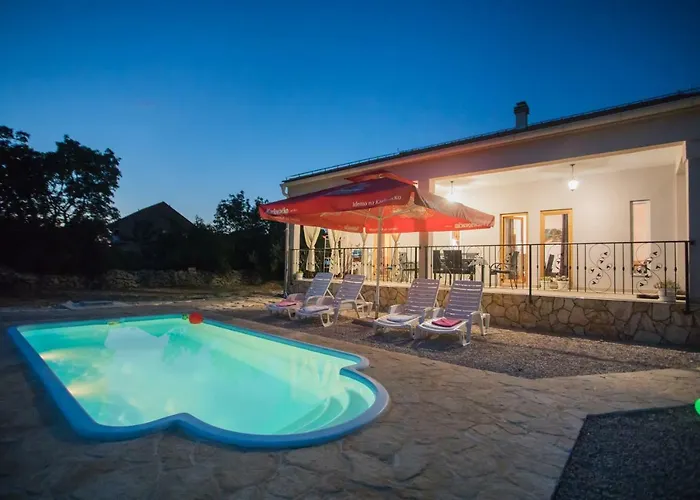 With Pool Kristal Feriehus Šibenik