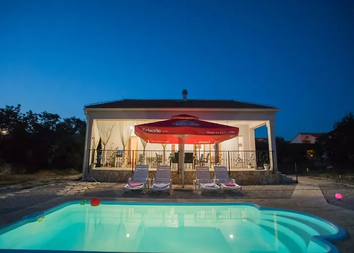 With Pool Kristal Feriehus Šibenik