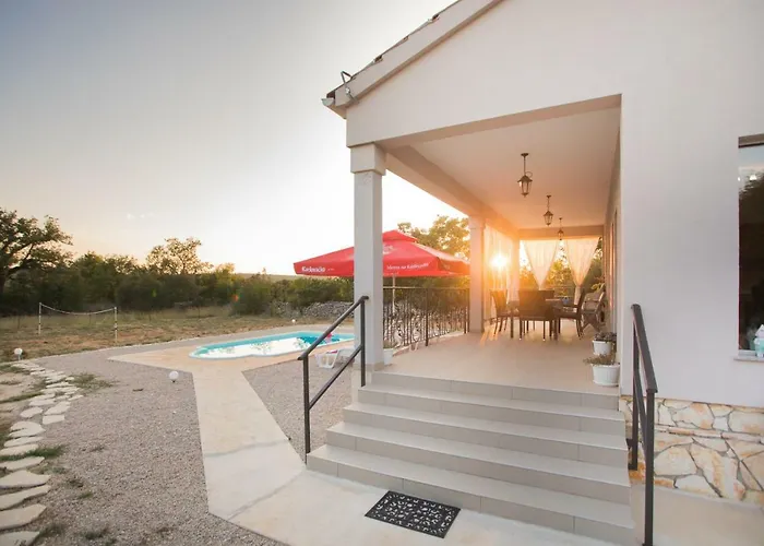 Ferienhaus With Pool Kristal