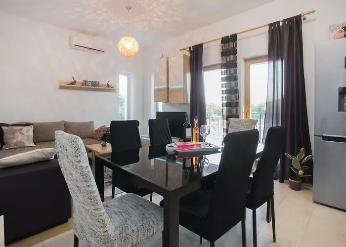 With Pool Kristal Ferienhaus *