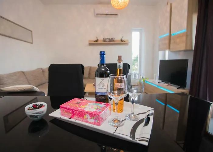 Feriehus With Pool Kristal *