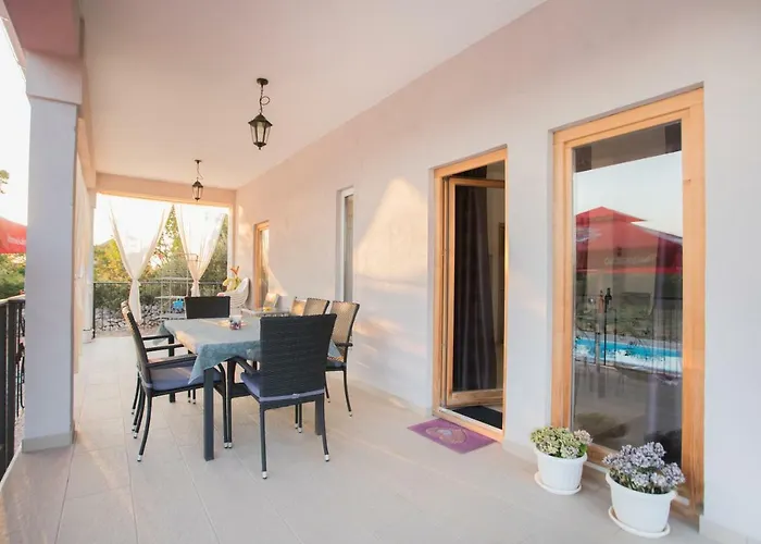 With Pool Kristal Casa de Férias Šibenik