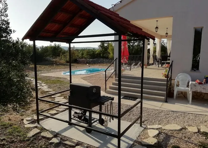 Feriehus With Pool Kristal Šibenik