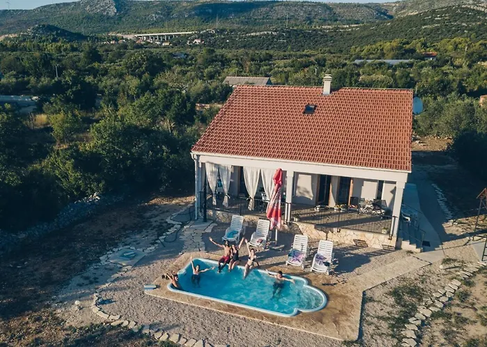 Casa de Férias With Pool Kristal *